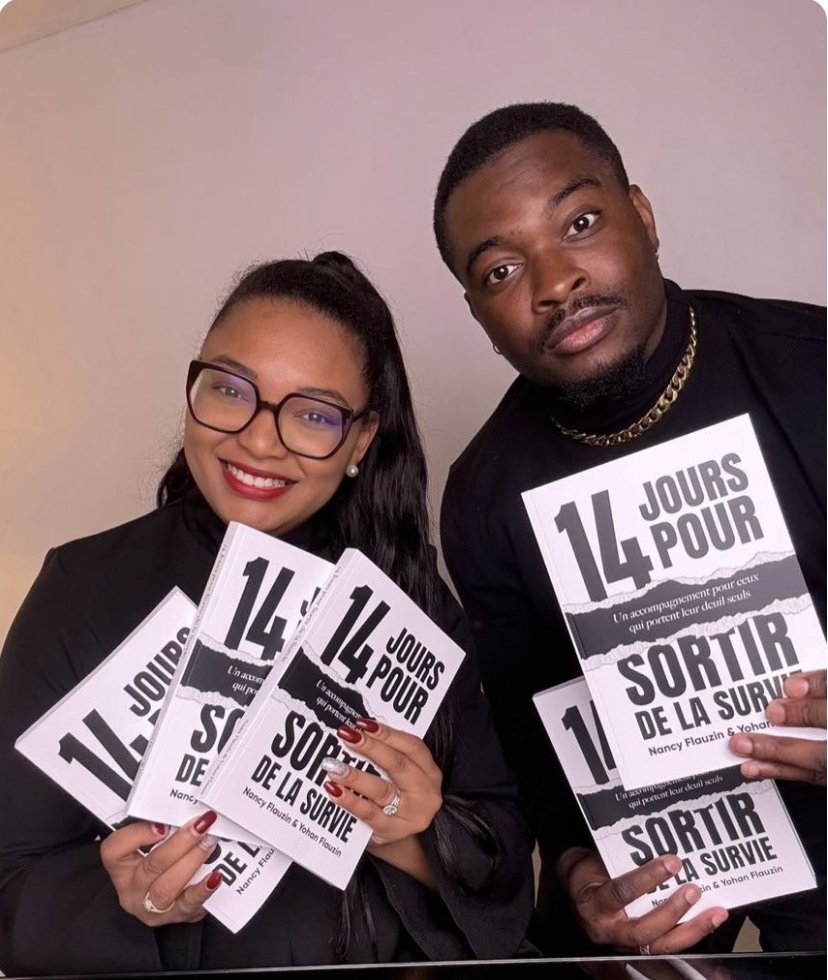 Nancy et Yohan Flauzin tiennent leur livre, 14 jours pour sortir de la survie